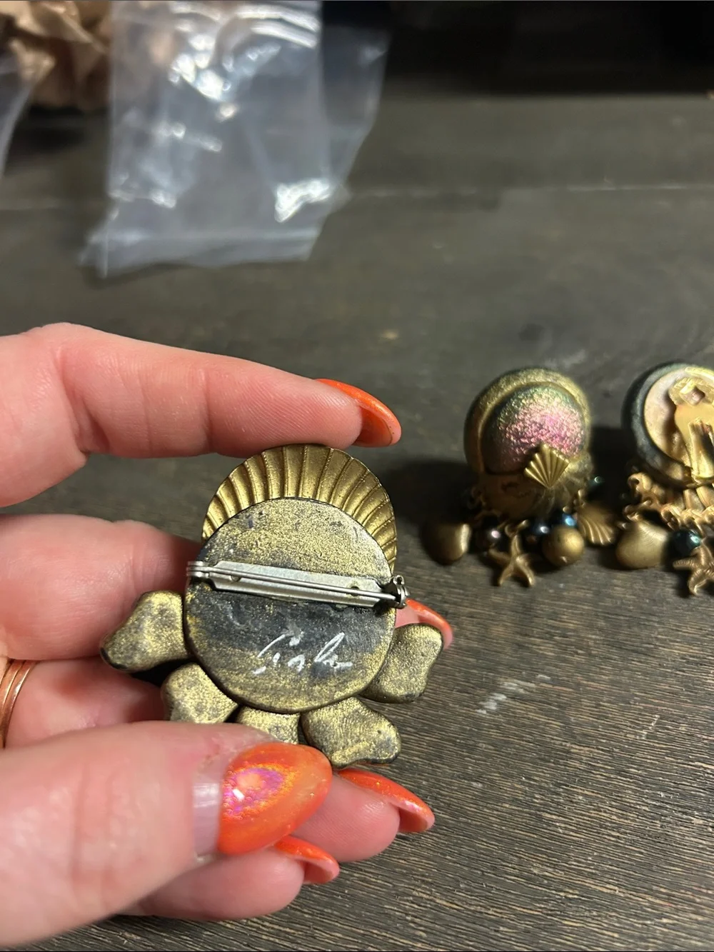 N/A elegant gold